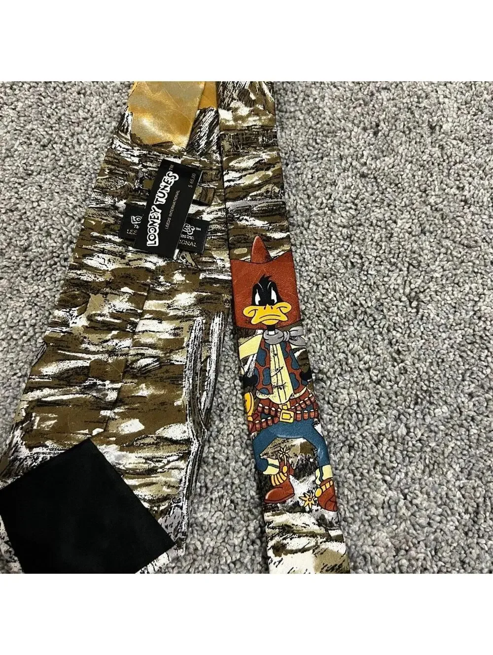 Looney Tunes Donald the Duck Tie NWT
